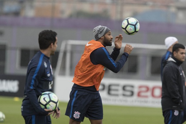 Na tarde desta quinta, o Corinthians realizou treinamento ttico