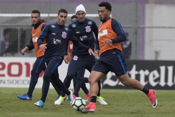 O Corinthians entra em campo neste domingo, contra o Vitria