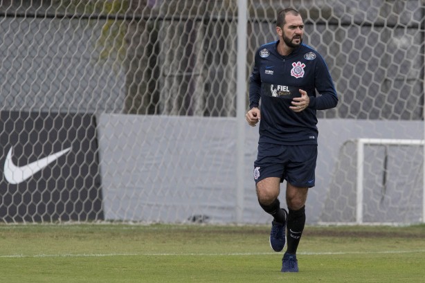 Se recuperando de leso, Danilo correu ao redor do campo