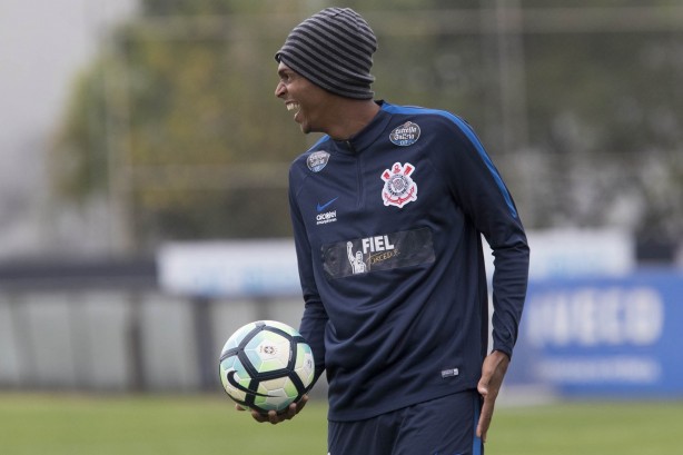 Jô era todo sorriso no treino dessa sexta-feira no CT