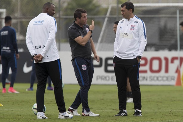 Comissão técnica no treinamento da manhã de sábado