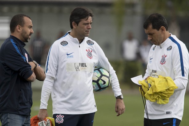 Fábio Carille e Cuca no treinamento da manhã de sábado