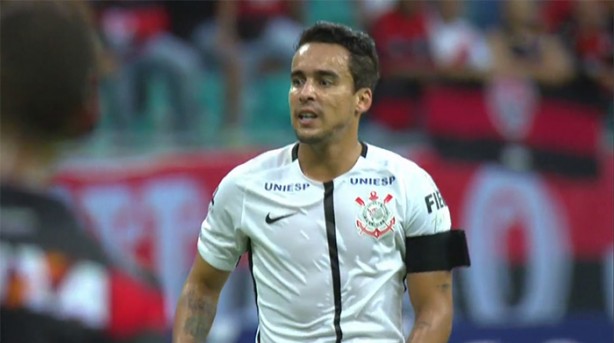 Jadson lamenta oportunidade perdida diante do Vitória