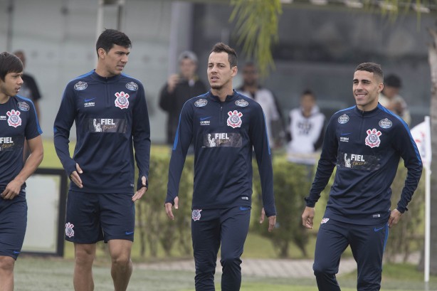 Romero, Balbuena, Rodriguinho e Gabriel no treino da manhã deste sábado