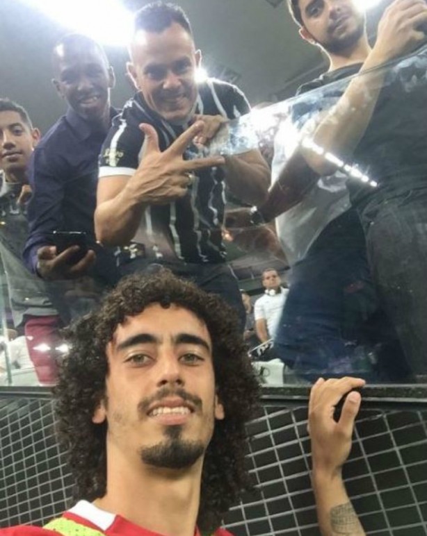Valdívia, no ano passado, tirou selfie com a Fiel na Arena