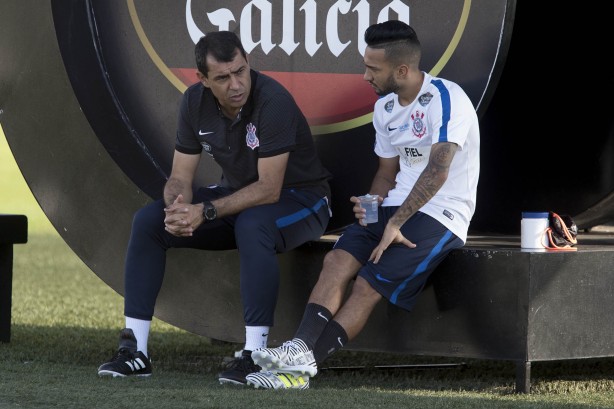 Novo no grupo, Clayson também conversou com o treinador