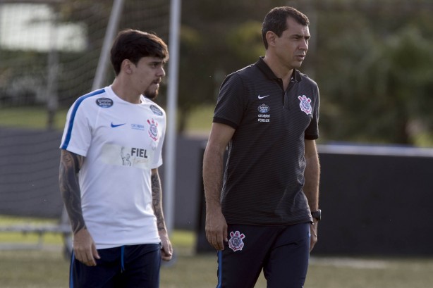 O tcnico Fbio Carille conversou com Fagner antes do incio da atividade