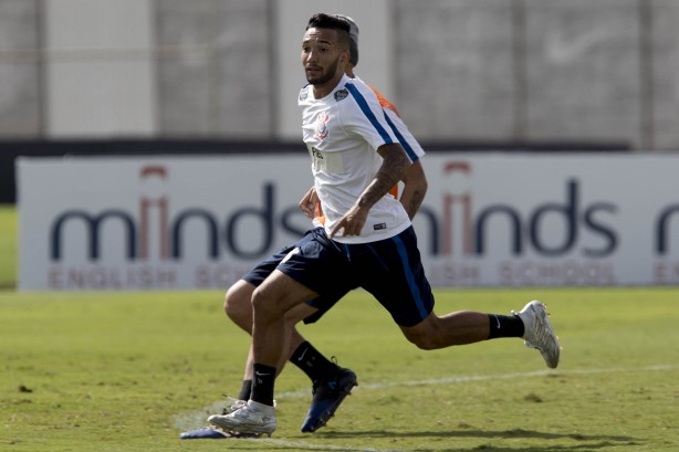 Clayson no treino da manhã após vitória no Brasileirão