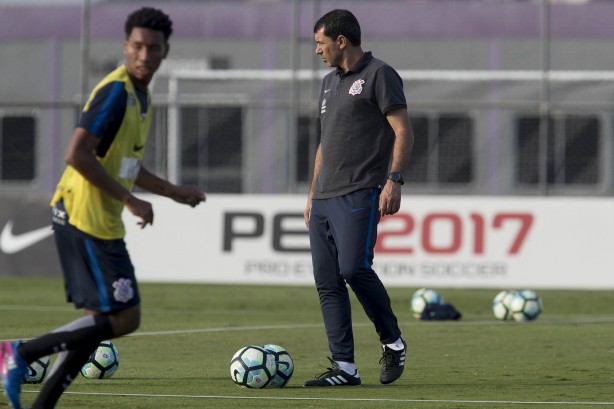 Fábio Carille no treino do Corinthians no CT Joaquim Grava