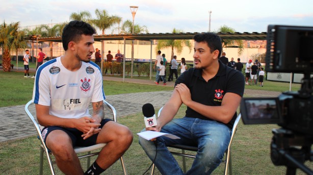 Substituto de Balbuena, Pedro atendeu  reportagem do Meu Timo aps o treino de quinta-feira