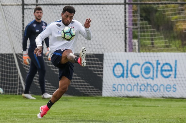 A partida acontece a partir das 16h, no estádio Serra Dourada