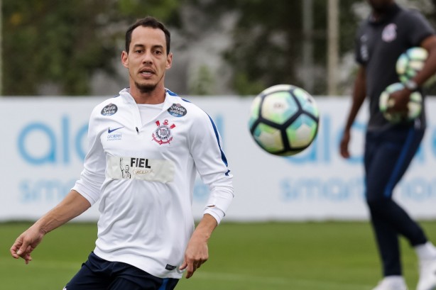 O Corinthians entra em campo neste domingo, diante do Atlético-GO