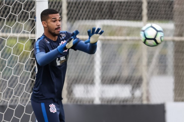 O goleiro Filipe, do Sub-20, participou da atividade