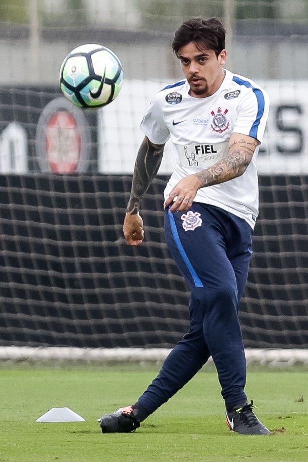 O lateral-direito Fagner está entre os possíveis titulares