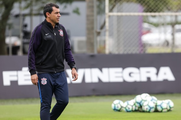 O treino, realizado no CT Joaquim Grava, foi comandado pelo técnico Fábio Carille