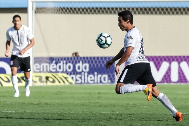 Jadson teve participação um pouco apagada diante o Atlético-GO