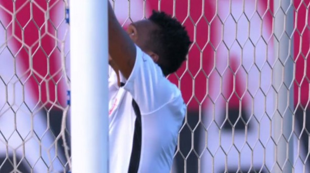 Jô perdeu gol feito no Serra Dourada