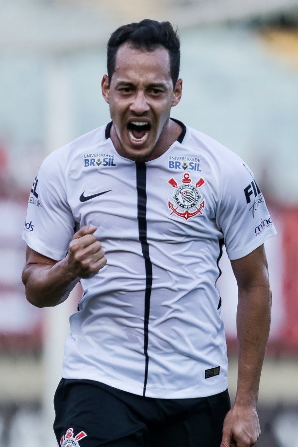 Rodriguinho marcou mais um gol contra o Atlético-GO