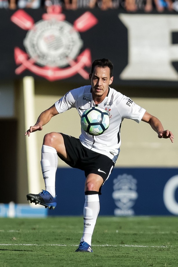 Rodriguinho vem jogando muito bem, no Serra Dourada deu mais um show de bola