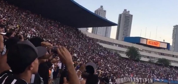 Torcida do Corinthians no Serra Dourada