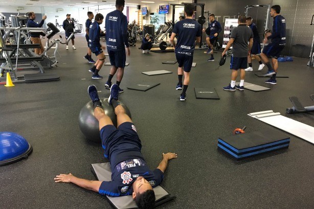 Alguns jogadores se exercitaram na academia do CT, nesta terça-feira