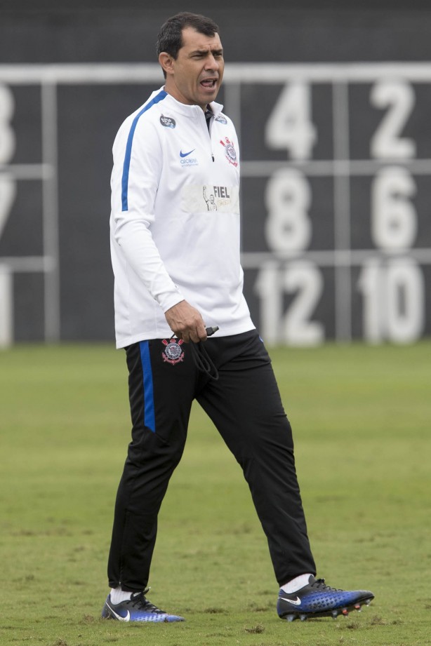 Técnico Fábio Carille comandou o primeiro treino após a vitória sobre o Atlético-GO
