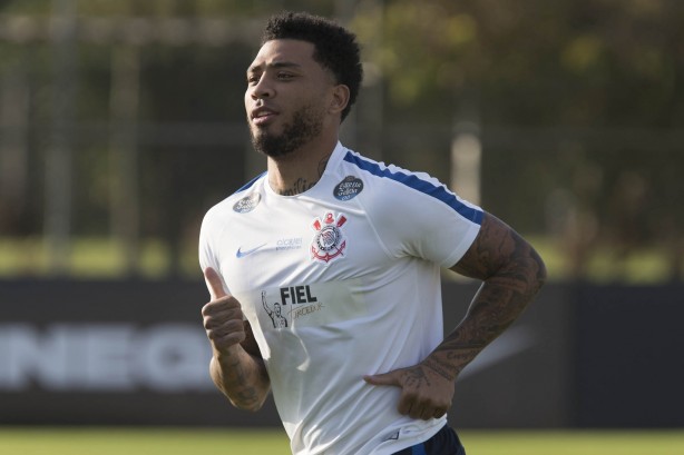 Opção para Jô, Kazim corre antes de coletivo em campo reduzido