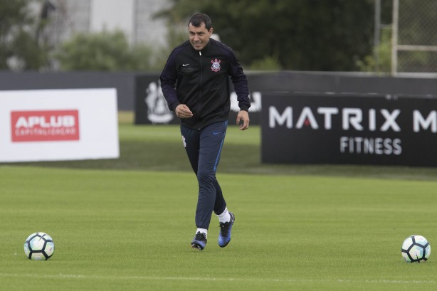 O técnico Fábio Carille e comissão técnica começou com treinos específicos no ataque e defesa