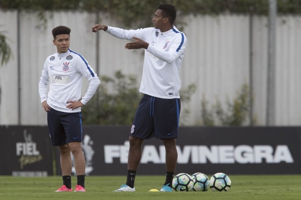Os jogadores participaram de um rachão na sequência