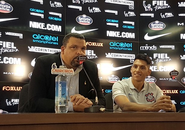 Fábio Gomes foi apresentado pelo diretor de Esportes Terrestres do Timão, Adilson