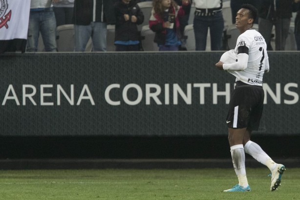 Jô homenageou o filho que ainda vai chegar ao comemorar o gol