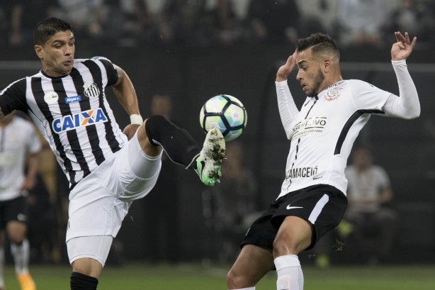 Maycon foi mais uma vez titular contra o Santos