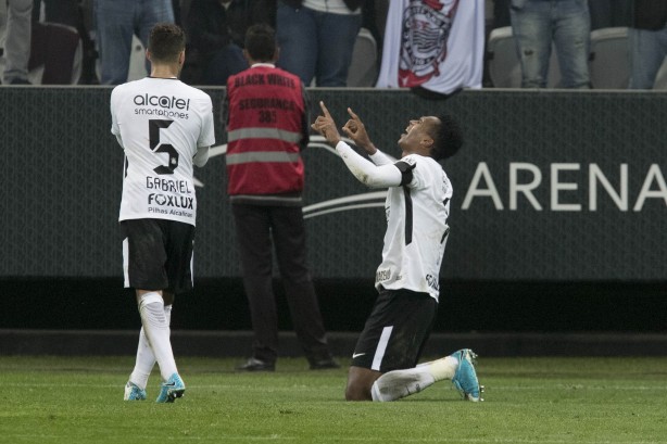 O camisa 7 do Timão marcou o segundo gol da partida