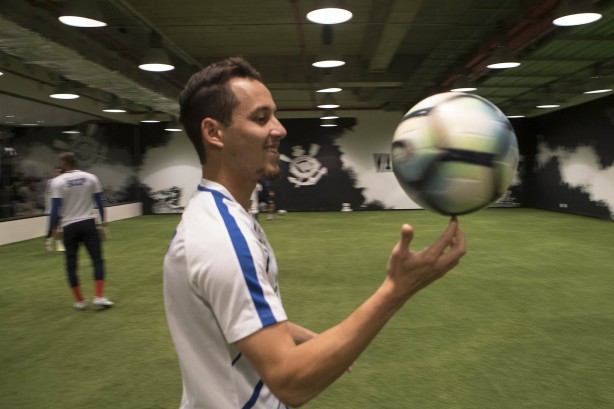 Rodriguinho no vestiário da Arena antes do jogo contra o Santos, pelo Brasileirão