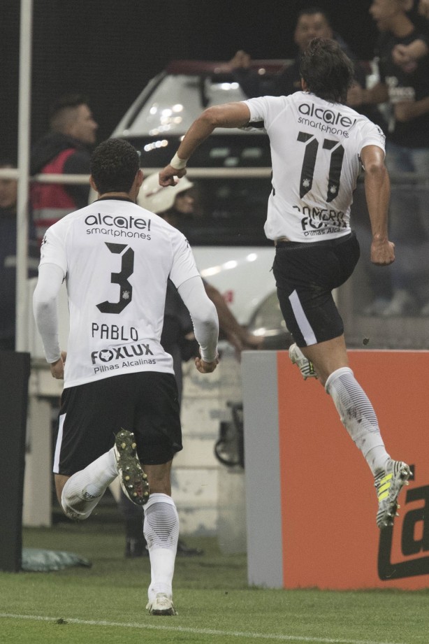 Romero foi o autor do primeiro gol do Corinthians contra o Santos, pelo Brasileirão