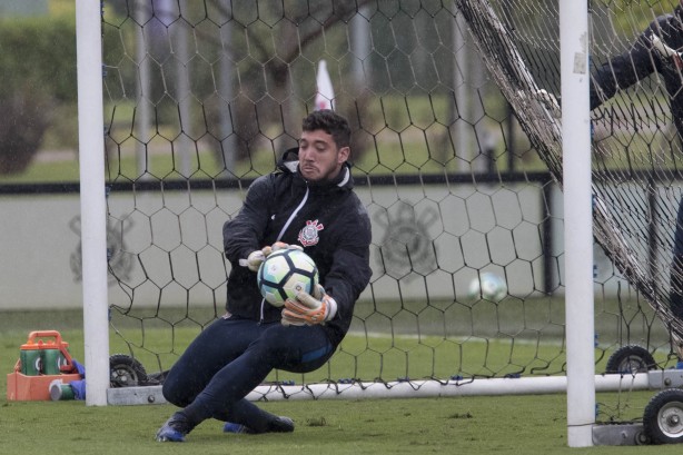 Caíque França treinando durante a reapresentação do Corinthians depois da Vitória contra o Santos