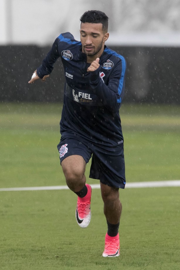 Clayson durante treino dessa segunda-feira no CT