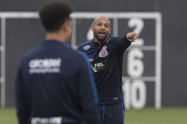 Fellipe Bastos no treino dessa segunda-feira para encara o Vasco