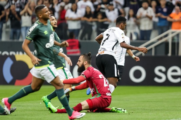 J marcou na estreia do Brasileiro, contra a Chapecoense