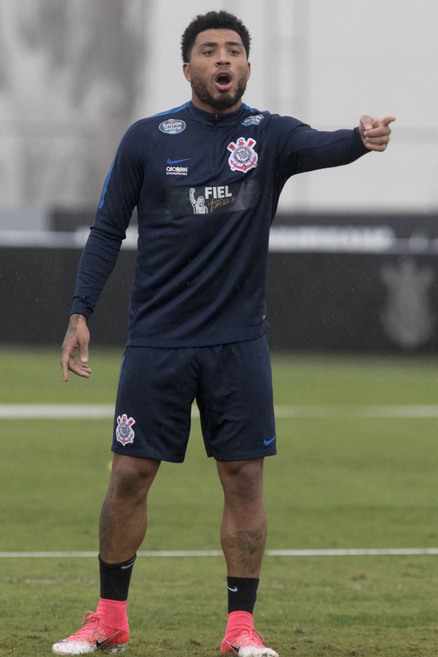 Kazim treina de olho no Vasco na quarta-feira