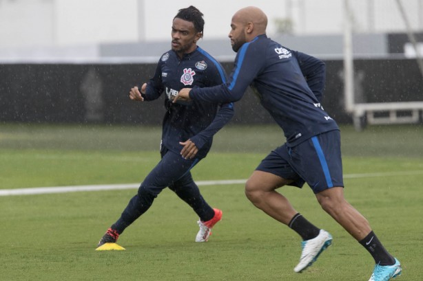 Paulo Roberto e Fellipe Bastos no treino de hoje
