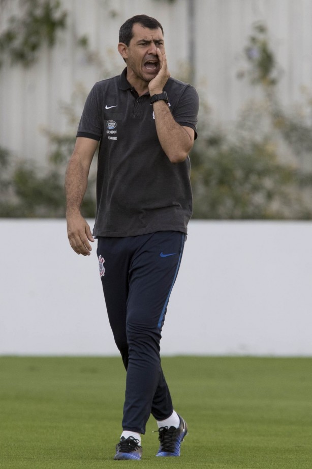 Carille comandou o treino de terça-feira no CT Joaquim Grava