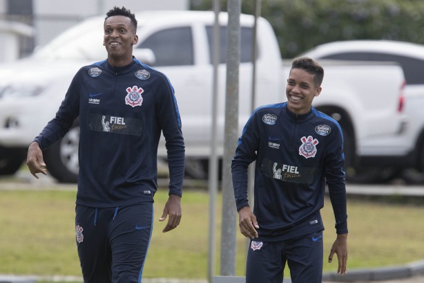 Jô e Pedrinho no treino da terça-feira no CT Joaquim Grava