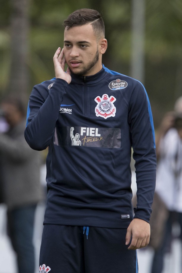 Maycon durante o treino dessa terça-feira no CT Joaquim Grava