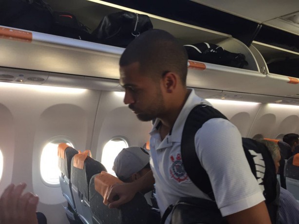 Clayton desencantou com a camisa do Timão