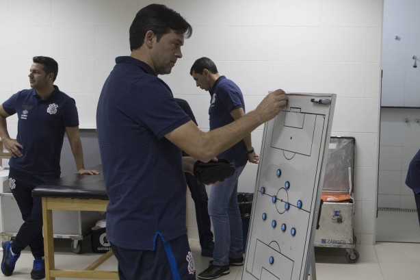Cuca no vestiário antes do duelo contra o Vasco, pelo Brasileirão