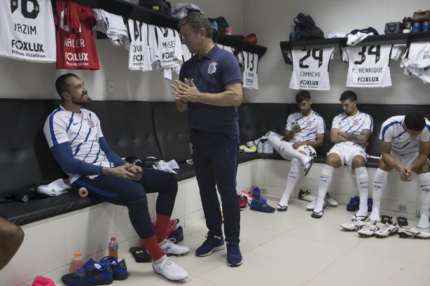 Walmir Cruz conversa com Walter antes do jogo contra o Vasco