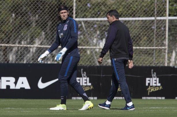 O goleiro Cssio participou dos trabalhos em campo 