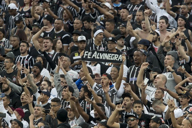 A torcida apoiou os 90 minutos no clássico contra o São Paulo, pelo Brasileirão