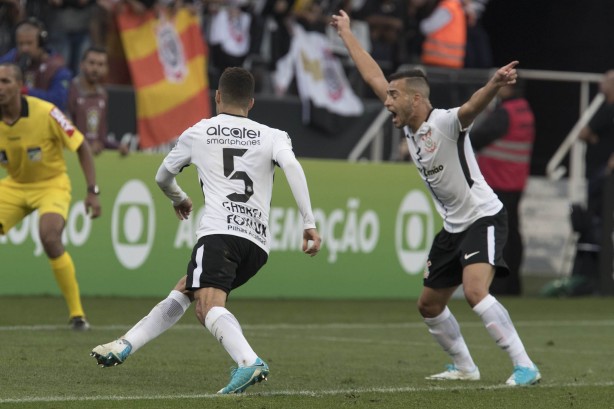 Gabriel diante o São Paulo, na Arena, pelo Brasileirão